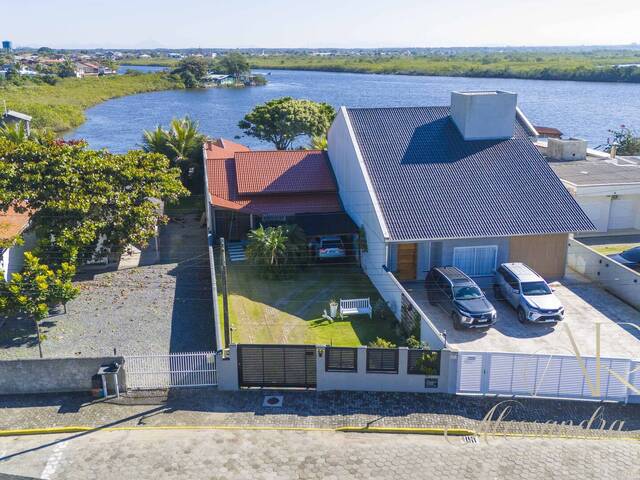 Casa para Venda em Balneário Barra do Sul - 2